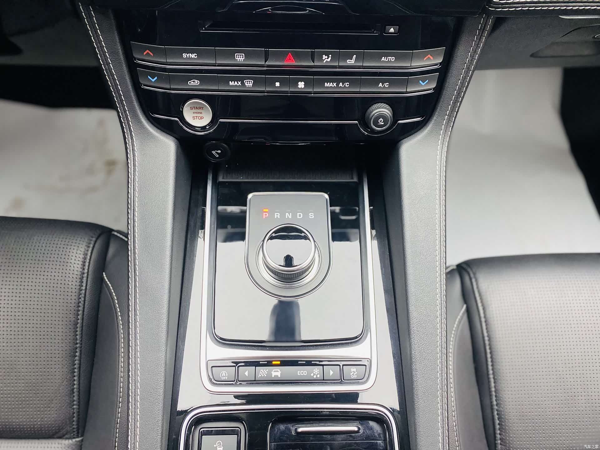 Jaguar F-PACE, 2018 11