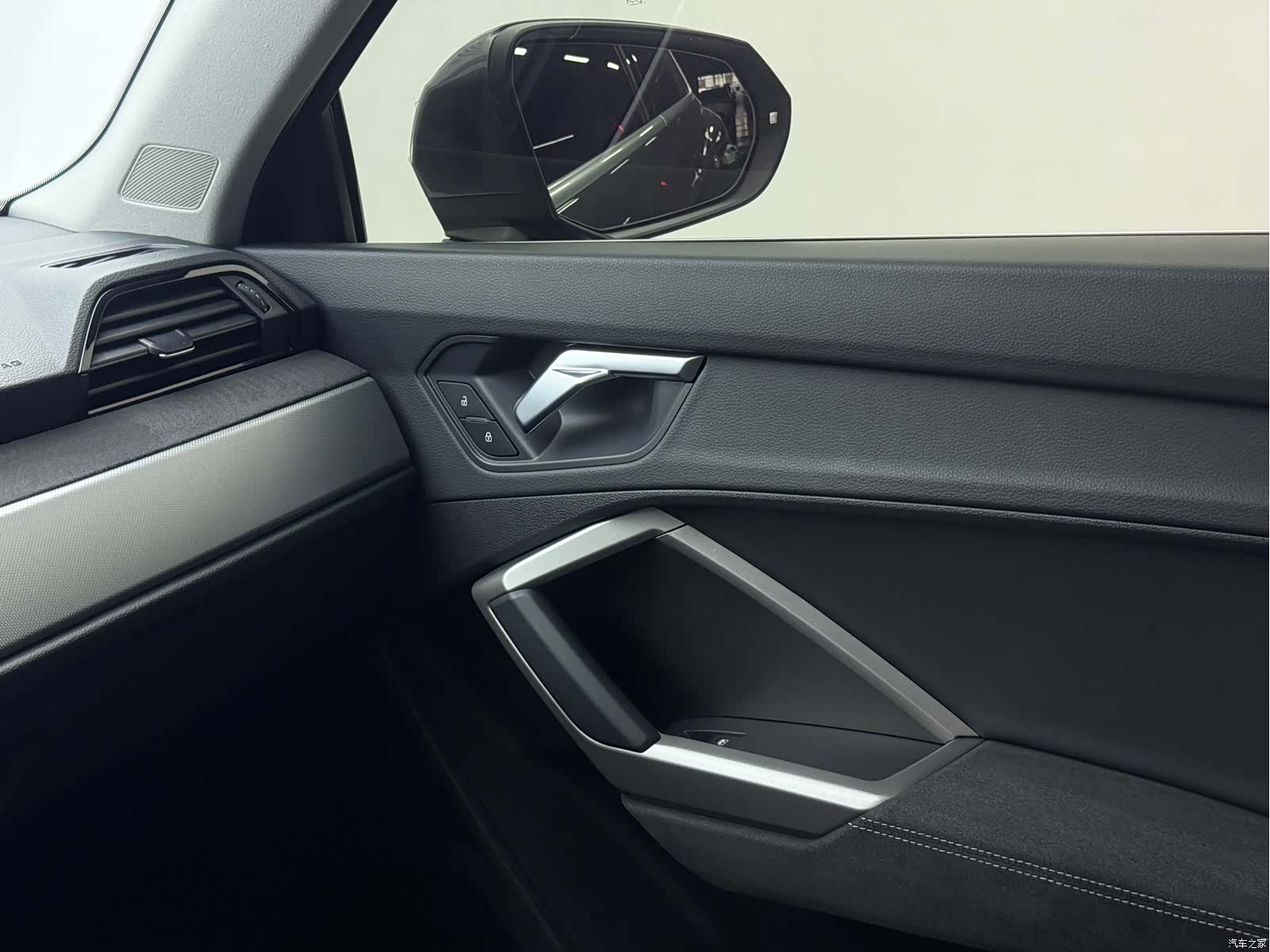 Audi Q3, 2023 11