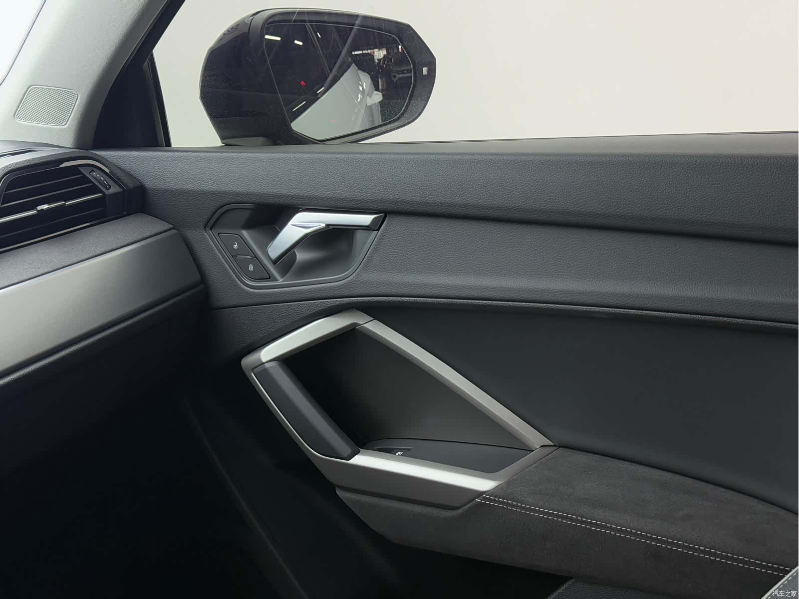 Audi Q3, 2022 11