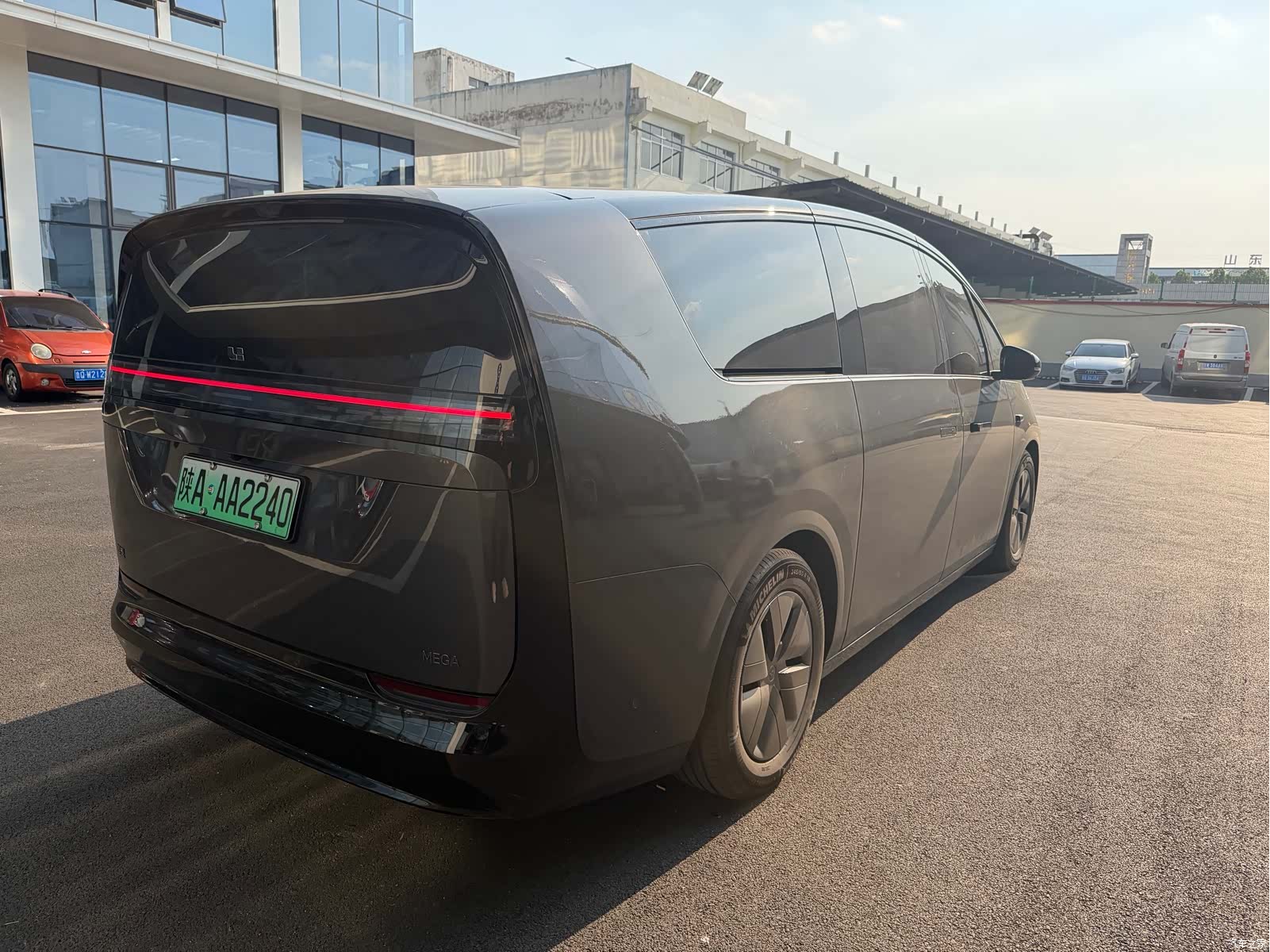 Li Auto MEGA, 2025 6