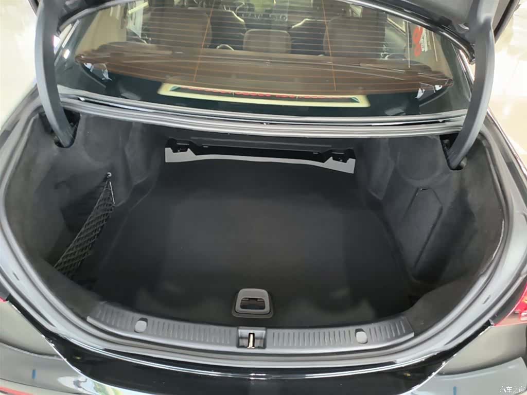 Mercedes-Benz E-Class, 2023 19