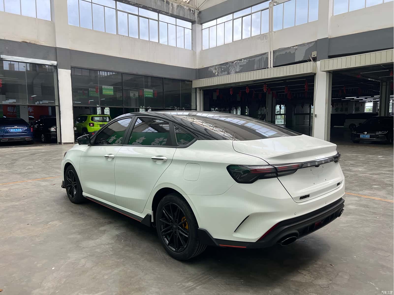 Geely Binray, 2022 10