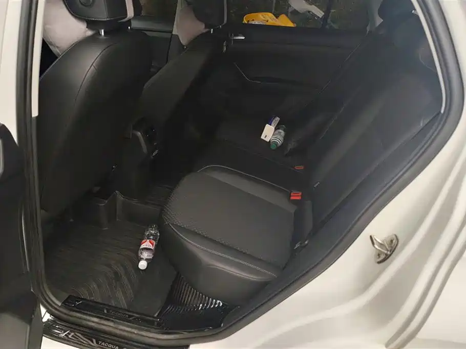 Volkswagen Exploring the shadow