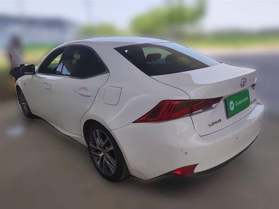 Lexus IS