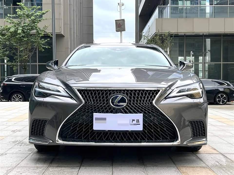 Lexus LS