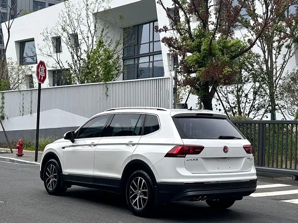 Volkswagen Tiguan L