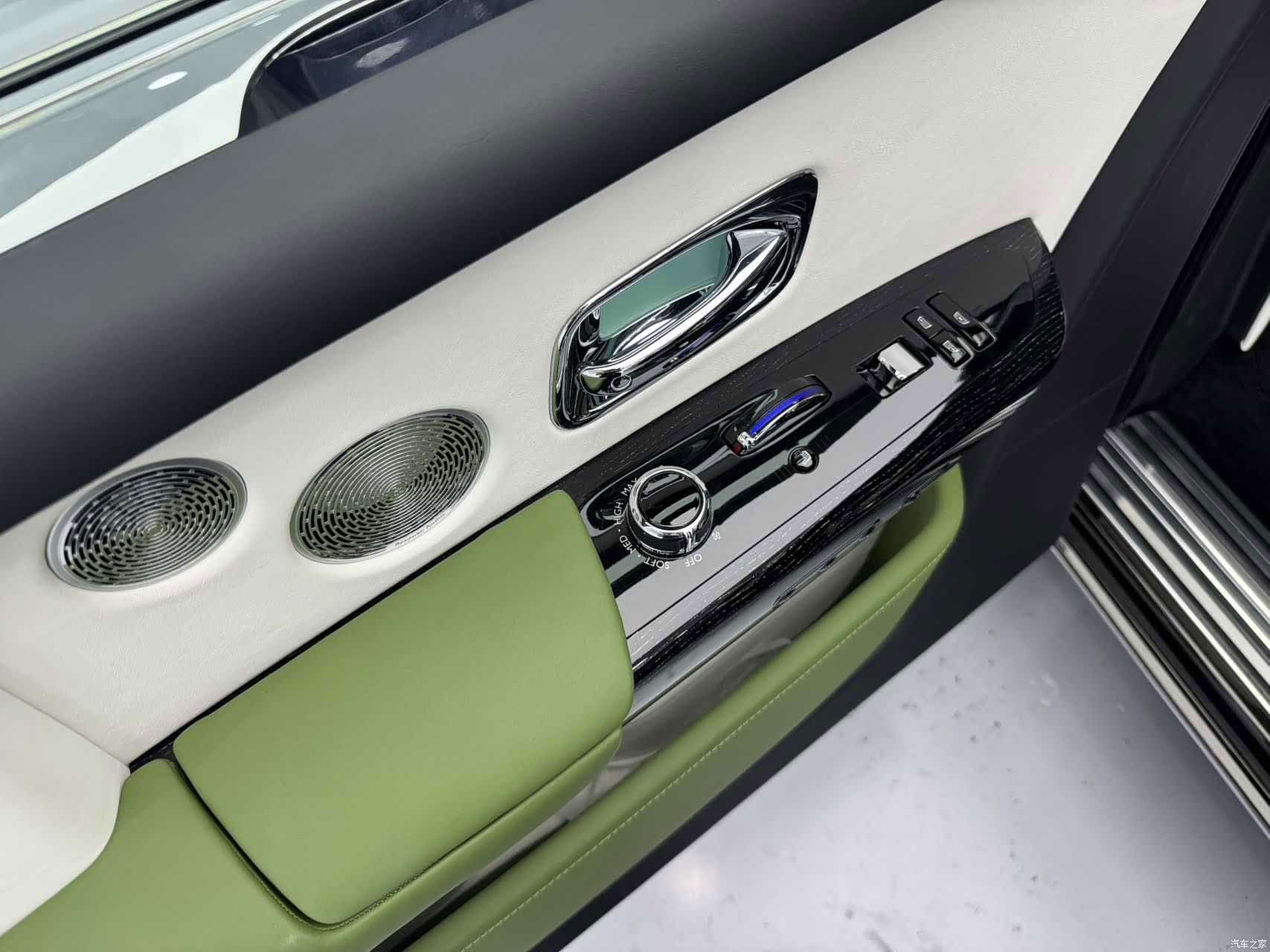 Rolls-Royce Phantom, 2023 11