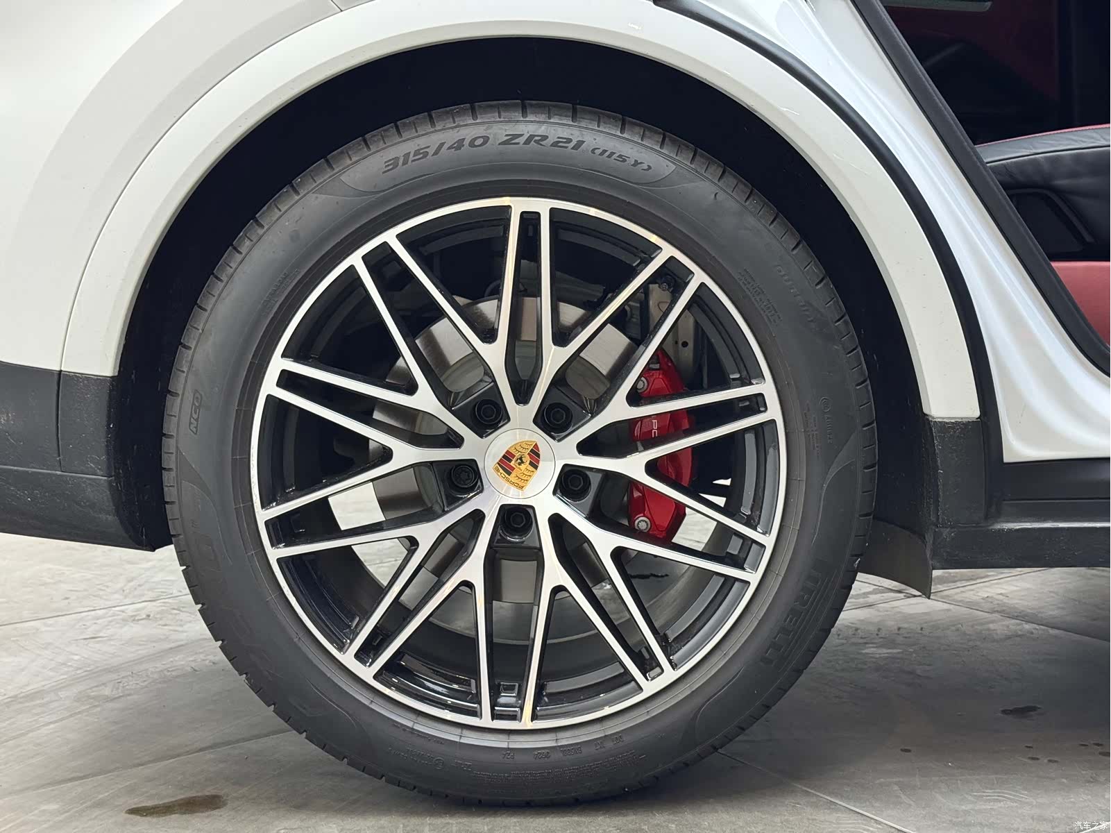 Porsche Cayenne, 2025 12