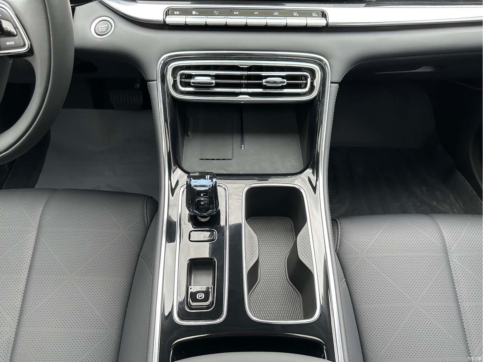 Geely Emgrand, 2026 17