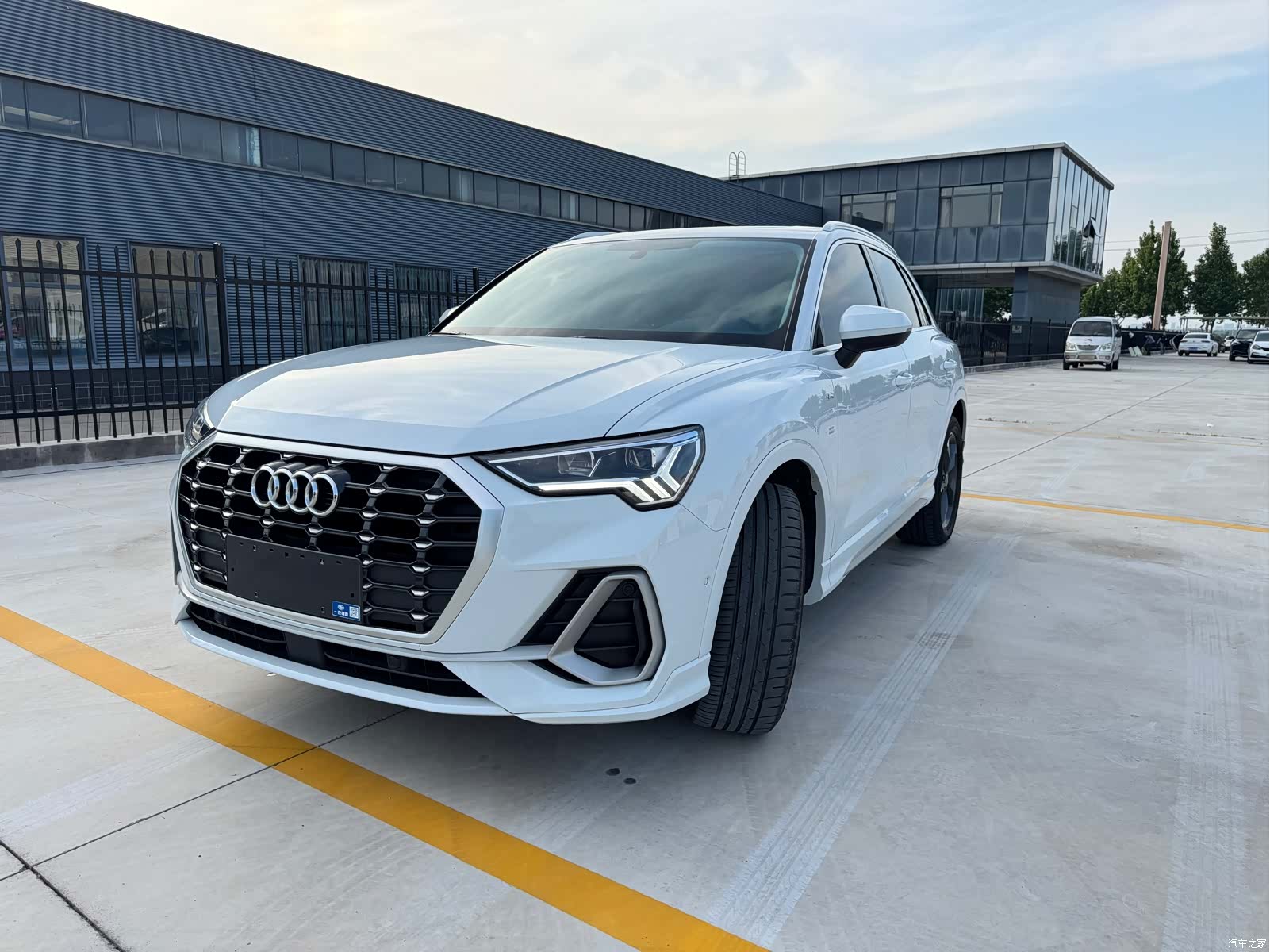 Audi Q3, 2022 1