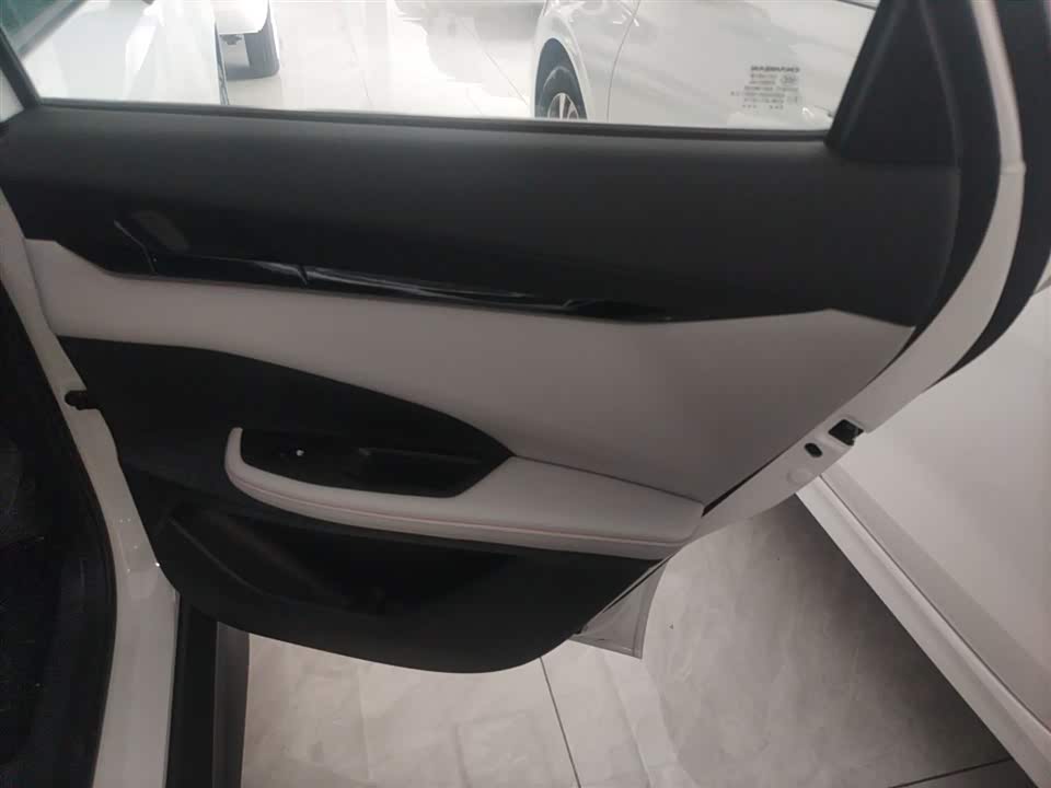 Changan UNI-V Smart iDD Changan UNI-V Smart iDD