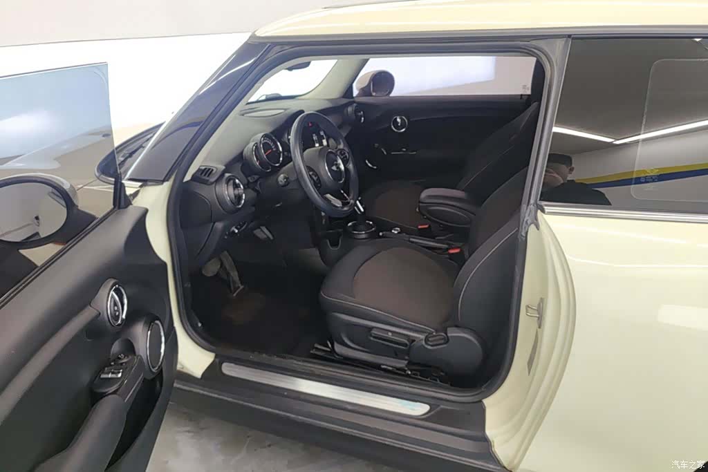 Mini ONE, 2018 9