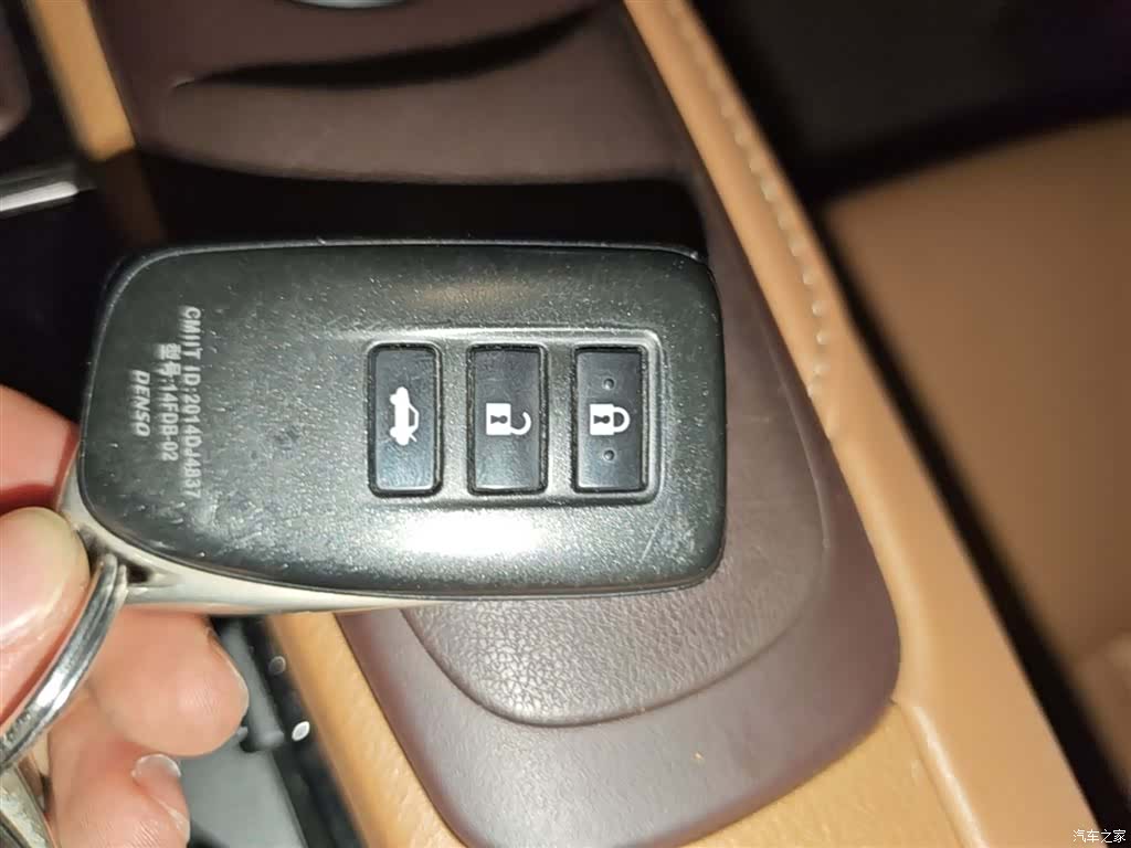 Lexus ES, 2016 12