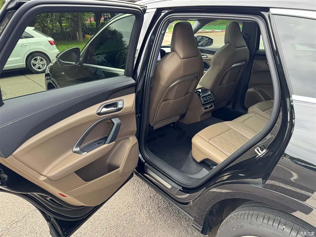 Audi Q5L, 2025 24