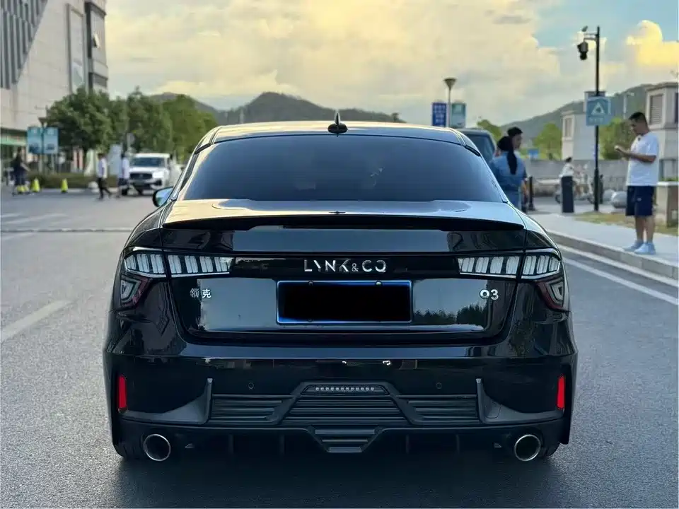 Lynk & Co 03