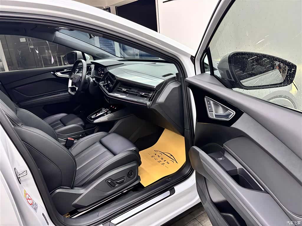 Audi Q4 e-tron, 2024 15