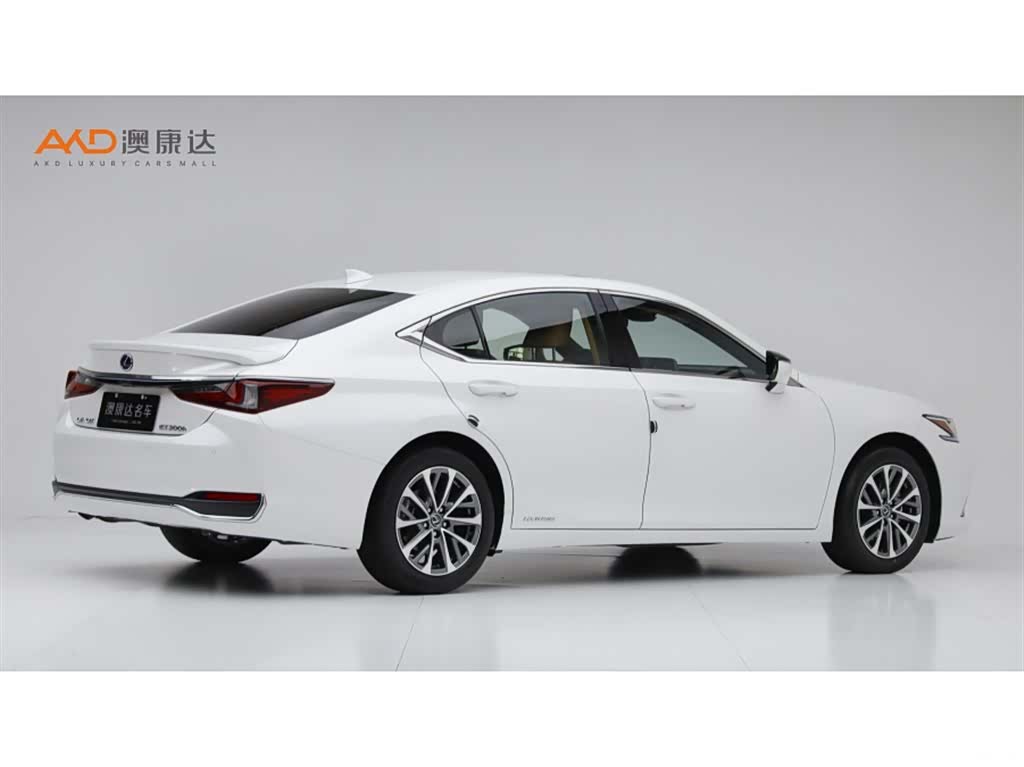 Lexus ES, 2022 3