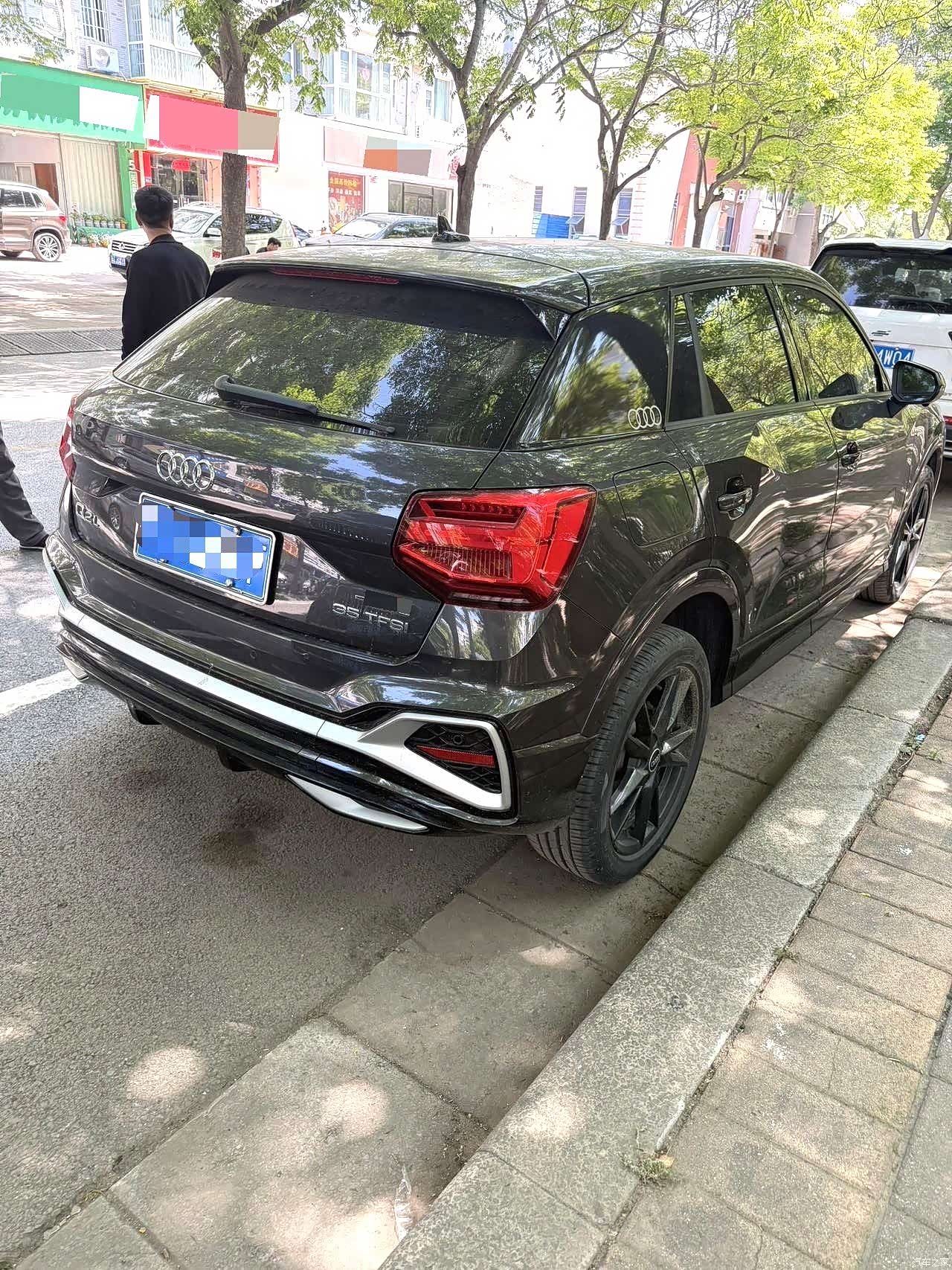 Audi Q2L, 2023 все фото