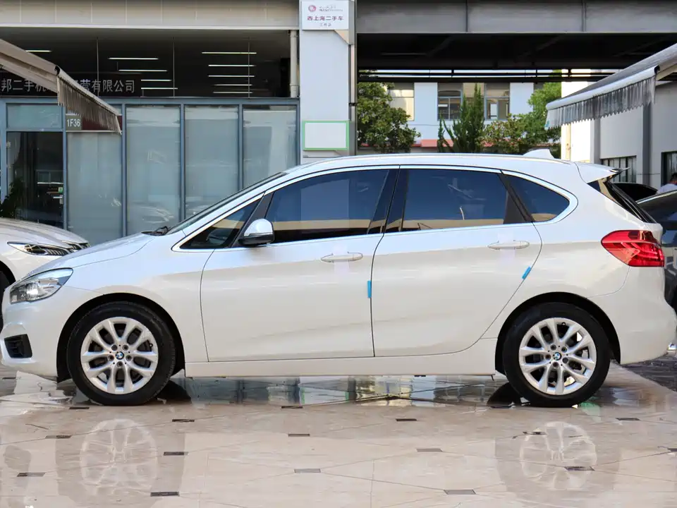 BMW 2 series station wagon