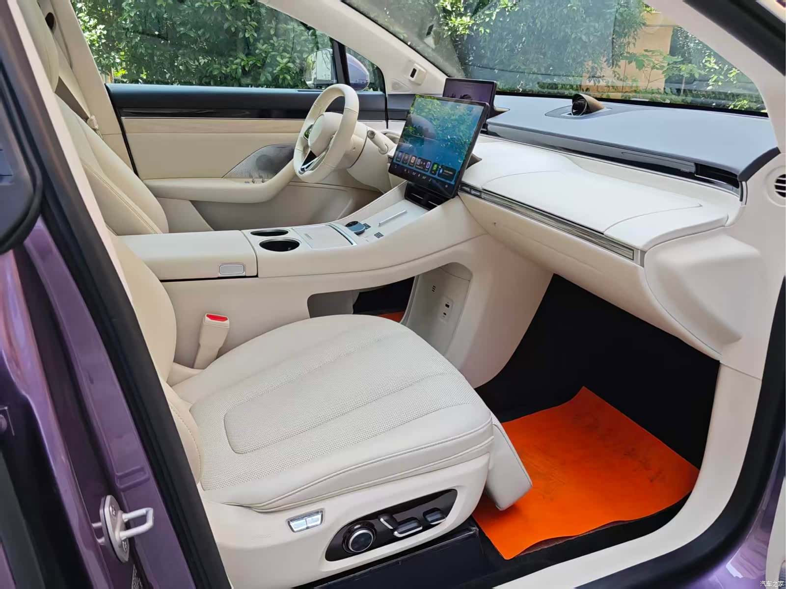 Luxeed R7, 2025 11
