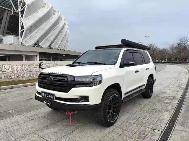 Toyota Land Cruiser 2018 — купить из Китая под заказ