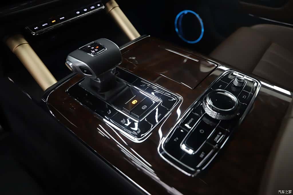 Hongqi 6, 2022 16