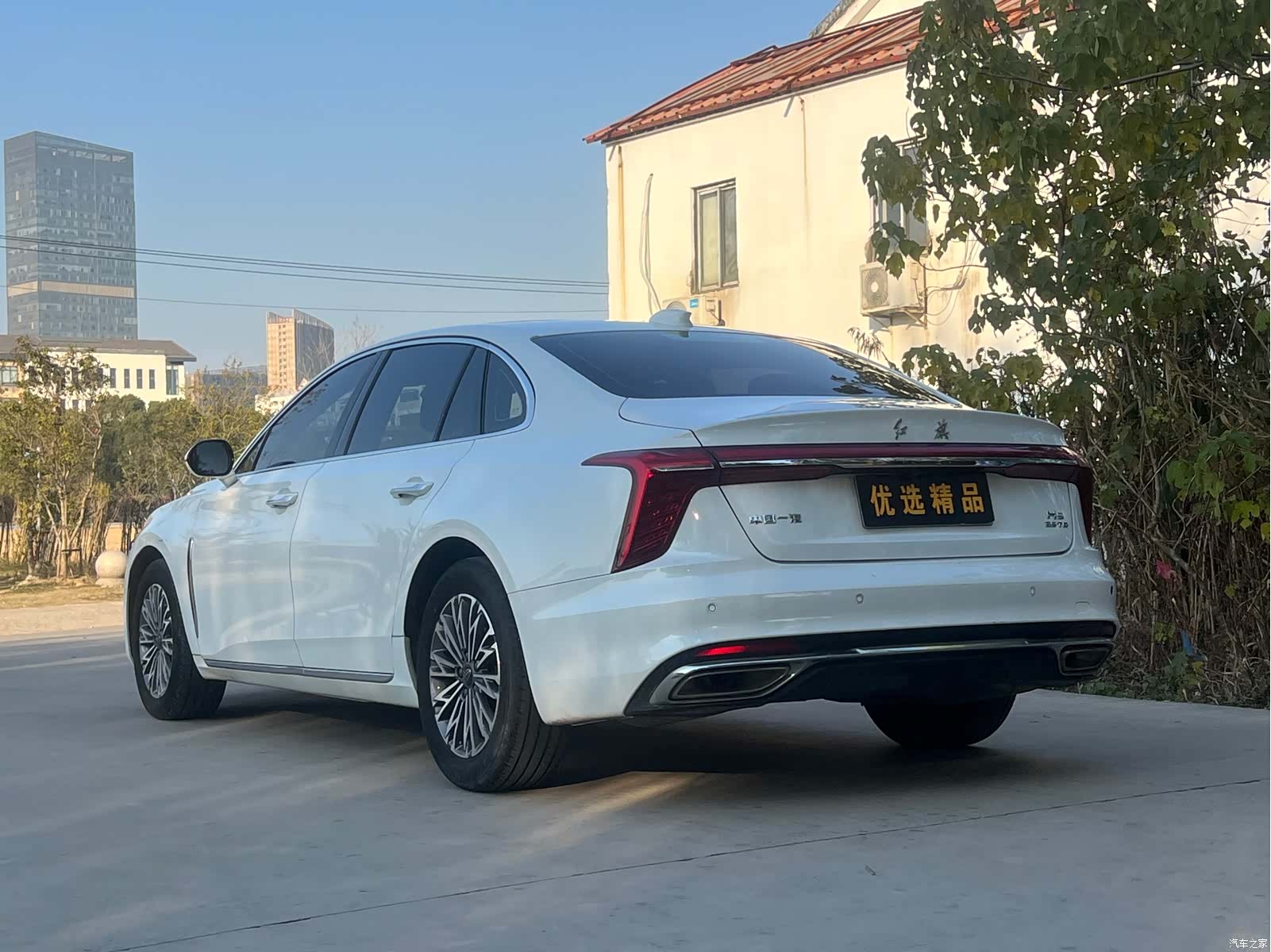 Hongqi H5, 2022 4