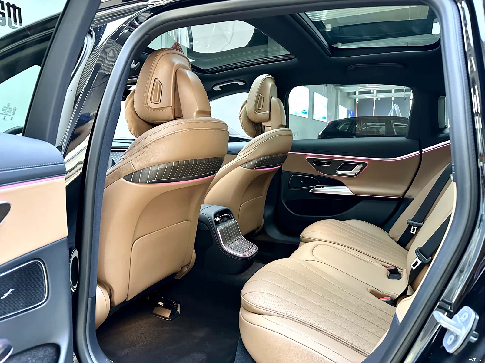 Mercedes-Benz E-Class, 2024 10