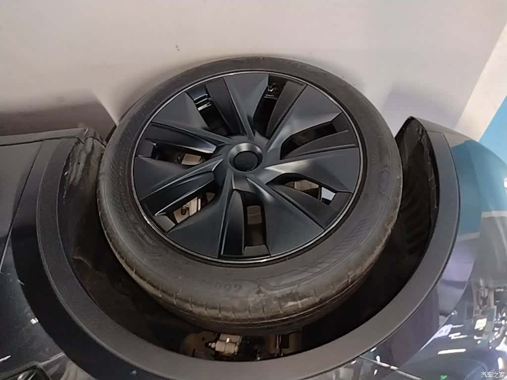 Tesla Model Y, 2024 23
