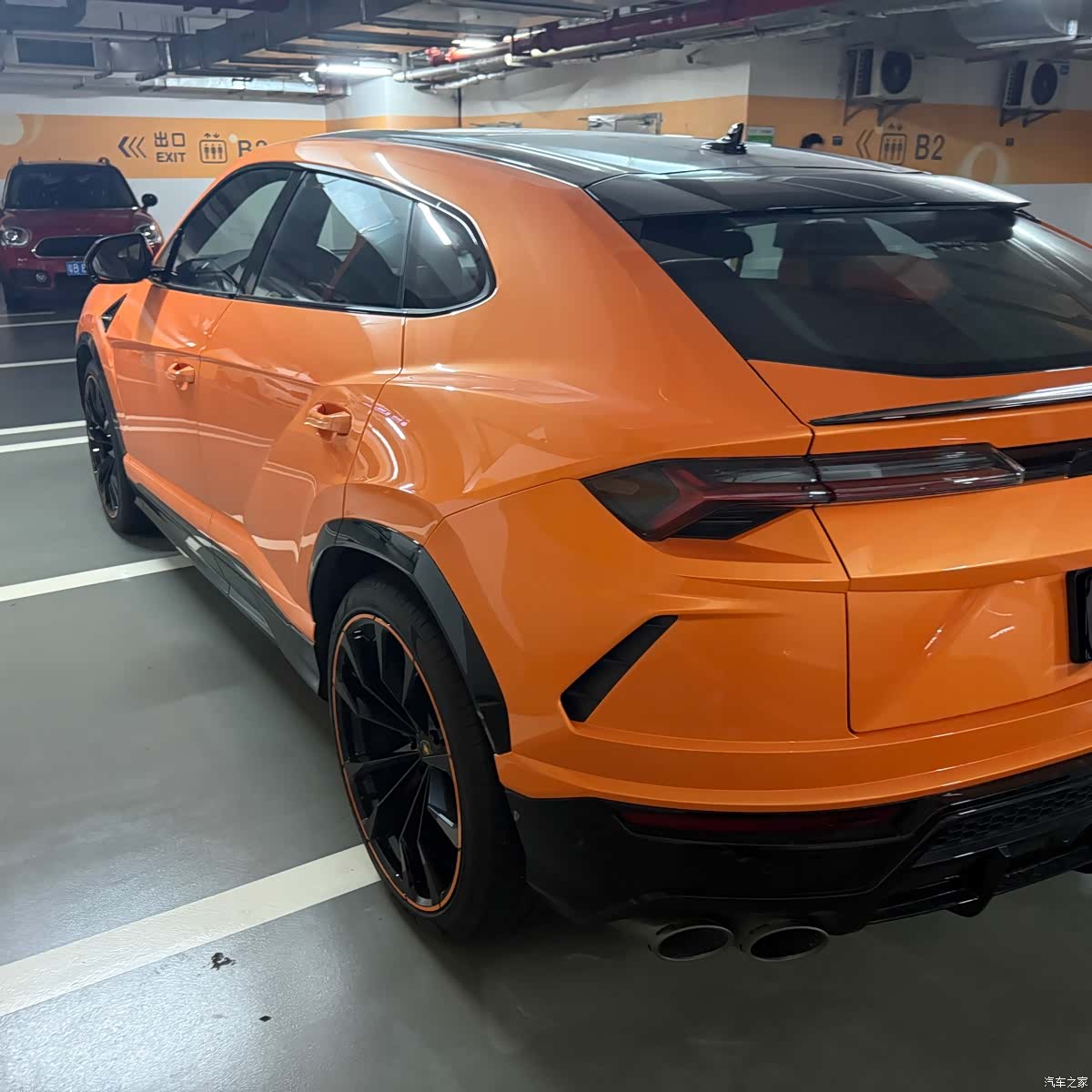 Lamborghini Urus, 2023 10