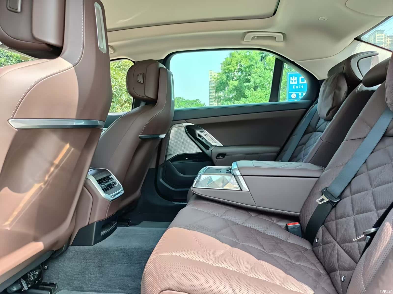 BMW i7, 2023 8