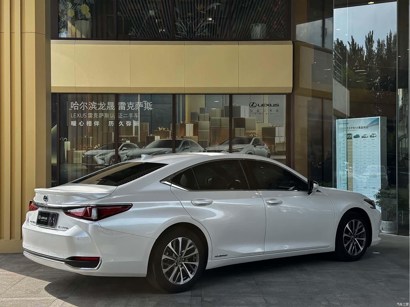 Lexus ES, 2022 4