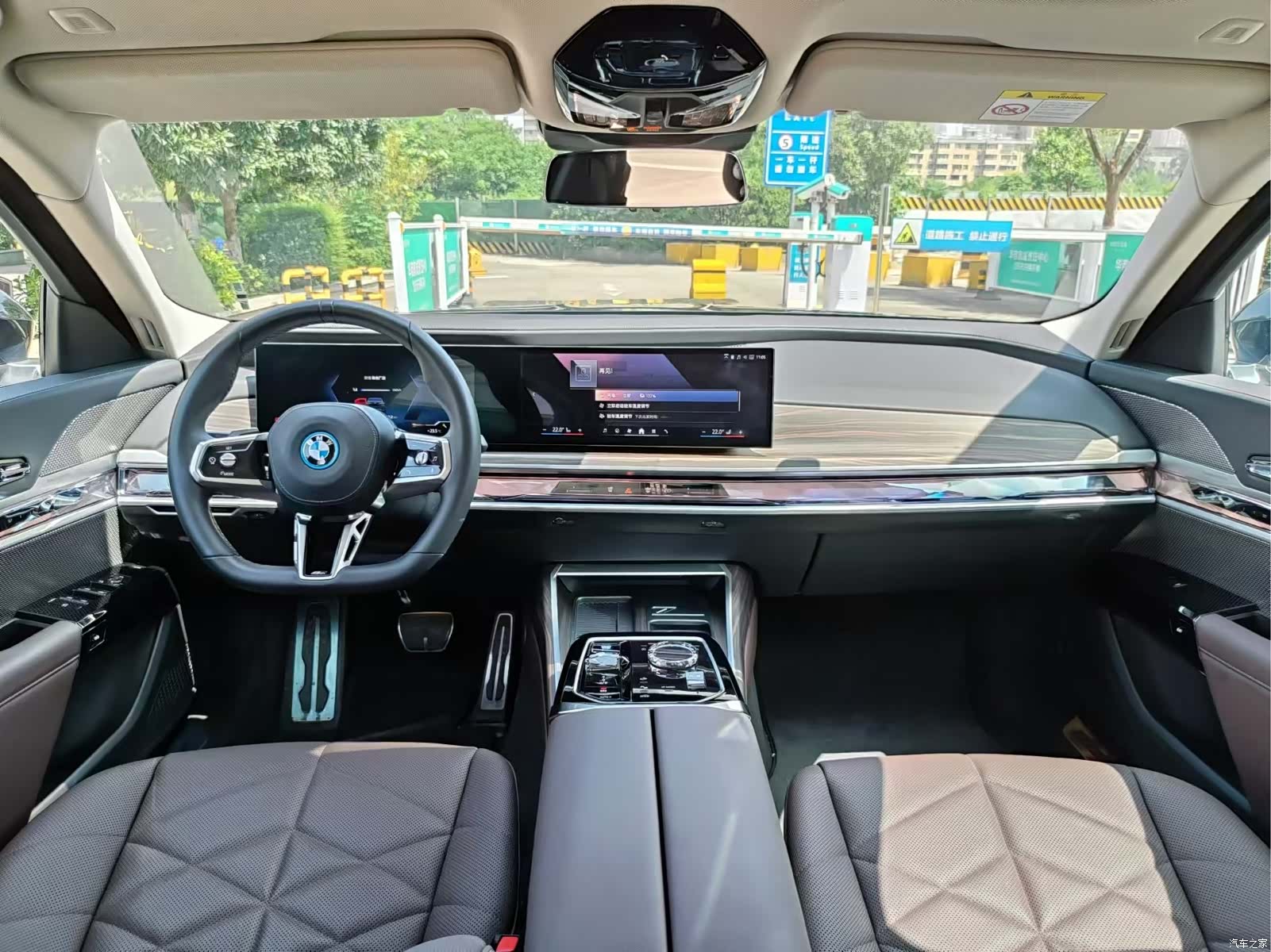 BMW i7, 2023 12