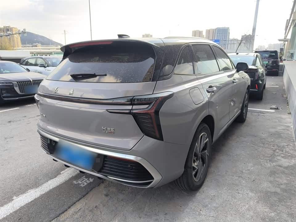 Hongqi HS3