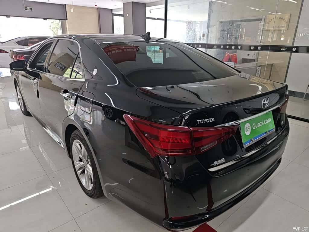 Toyota Crown, 2015 все фото