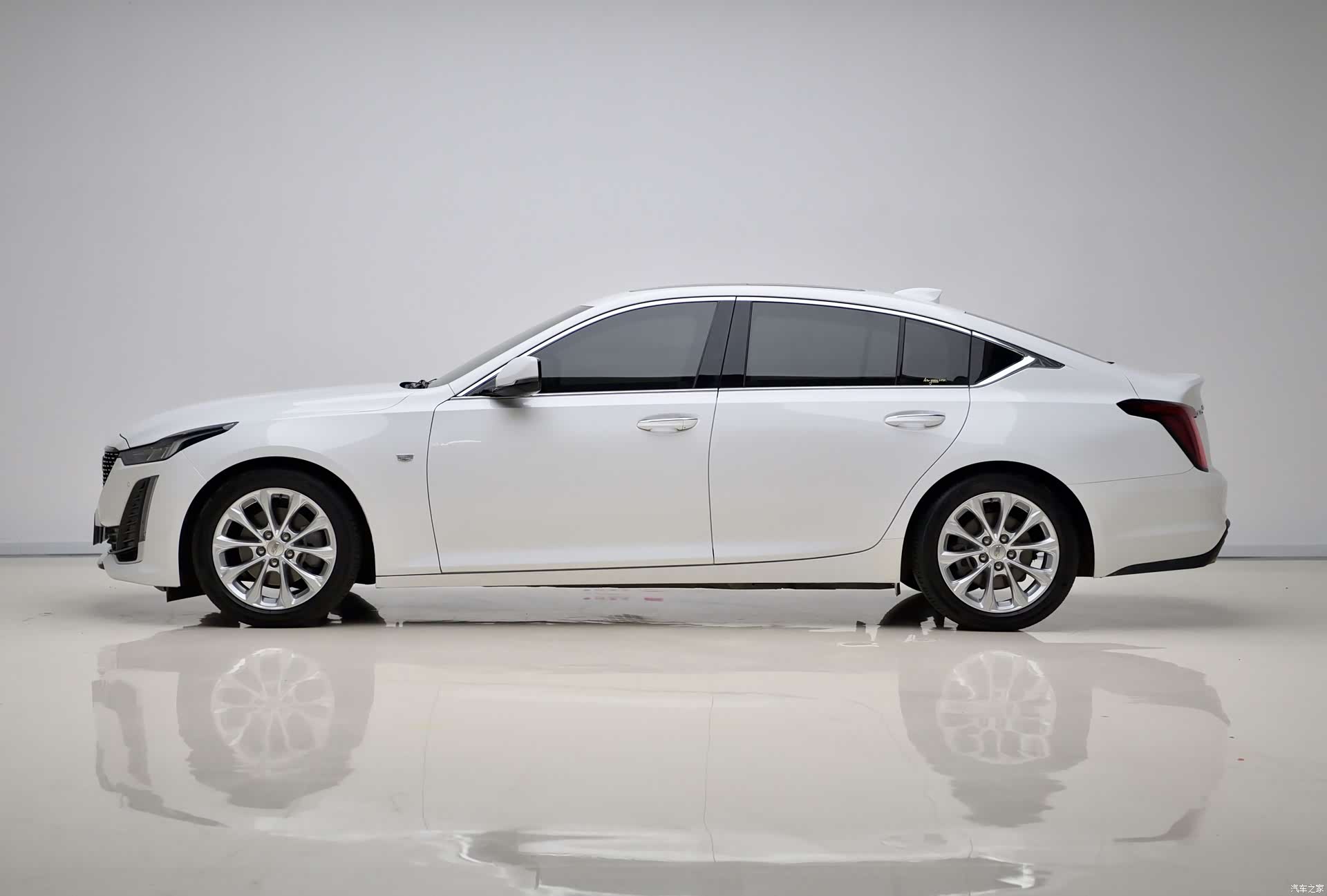 Cadillac CT5, 2023 все фото