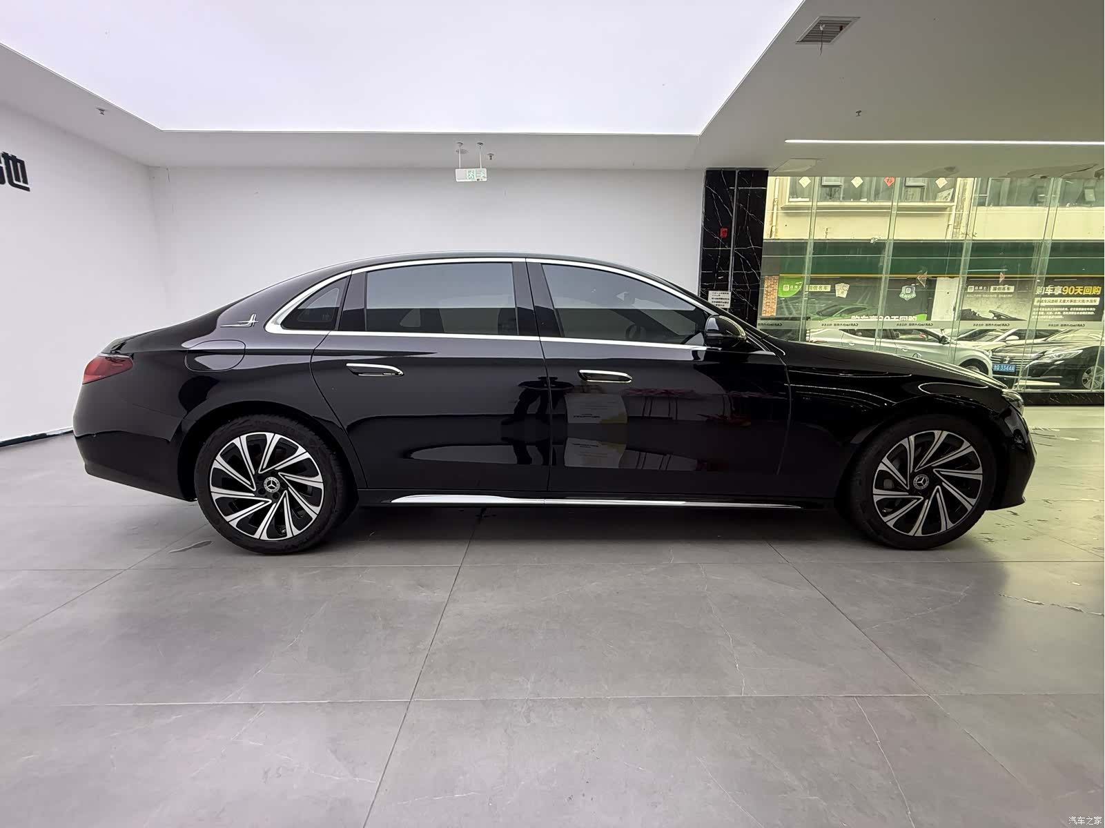 Mercedes-Benz E-Class, 2024 21