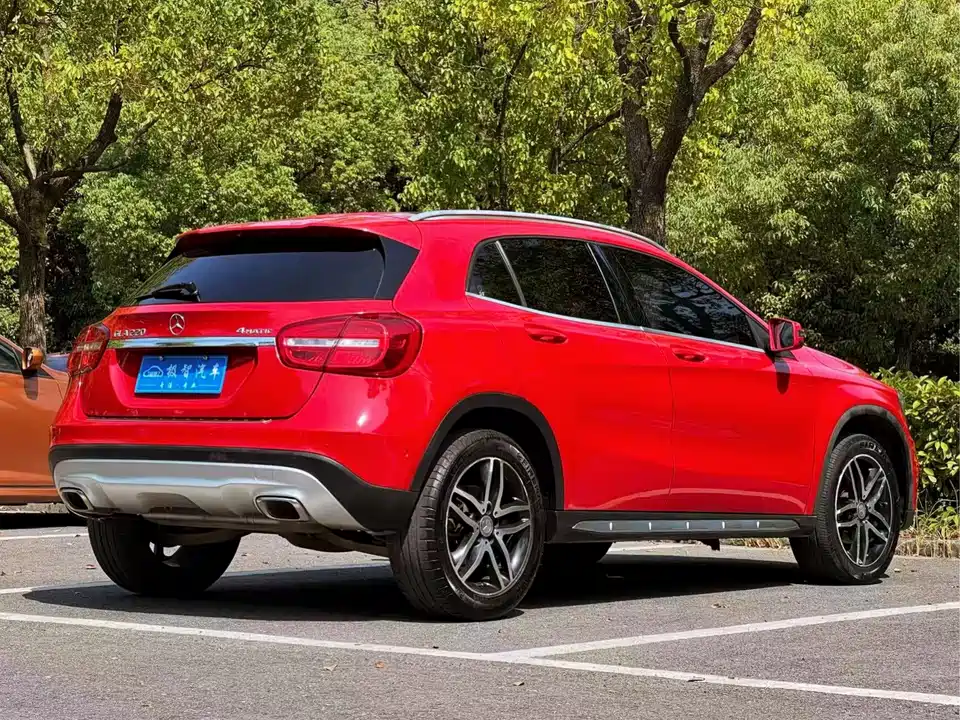 Mercedes-Benz GLA Mercedes-Benz GLA