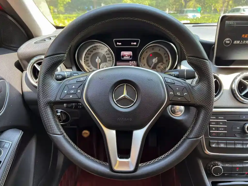 Mercedes-Benz GLA Mercedes-Benz GLA