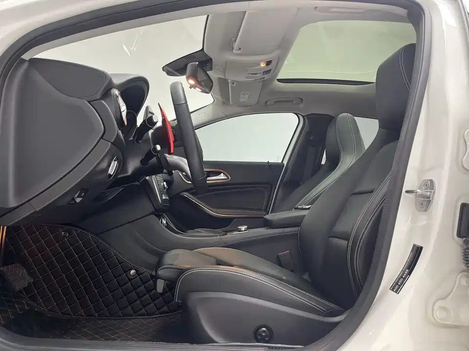 Mercedes-Benz GLA Mercedes-Benz GLA