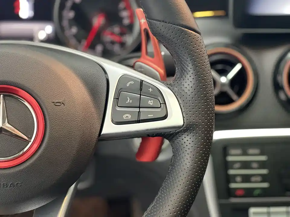 Mercedes-Benz GLA Mercedes-Benz GLA