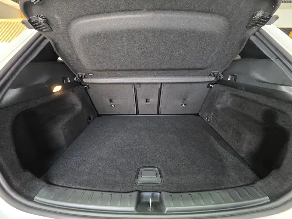 Mercedes-Benz GLA Mercedes-Benz GLA