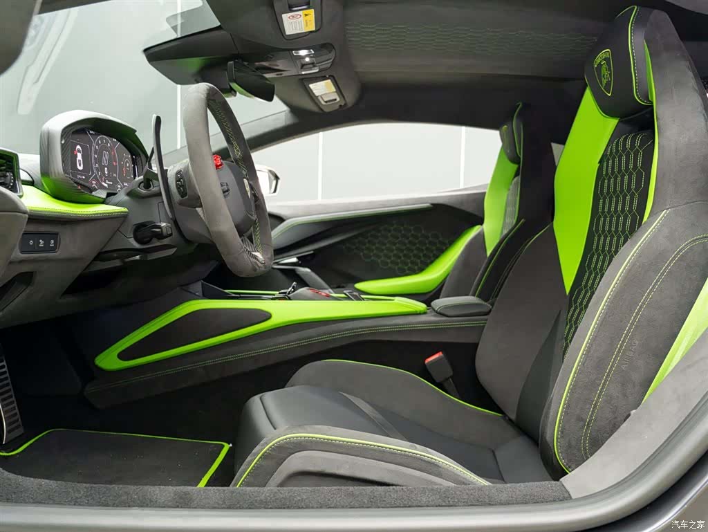Lamborghini Revuelto, 2025 11