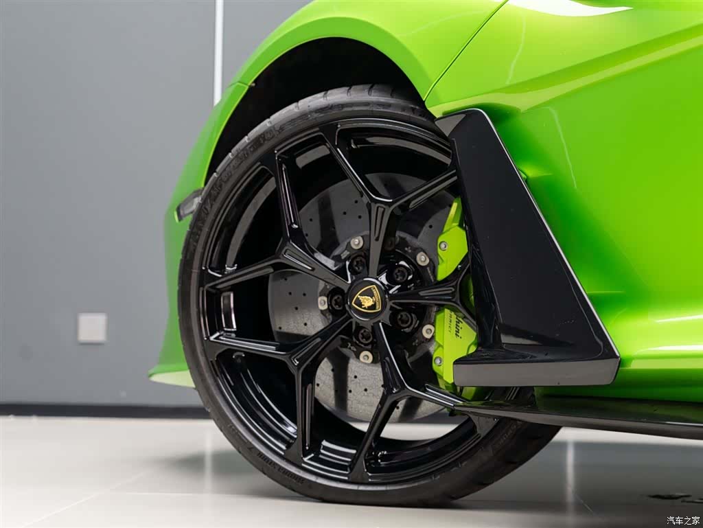 Lamborghini Revuelto, 2025 8