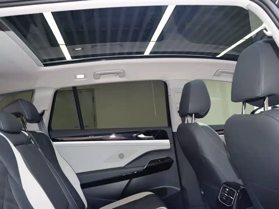 Volkswagen ID.6 CROZZ