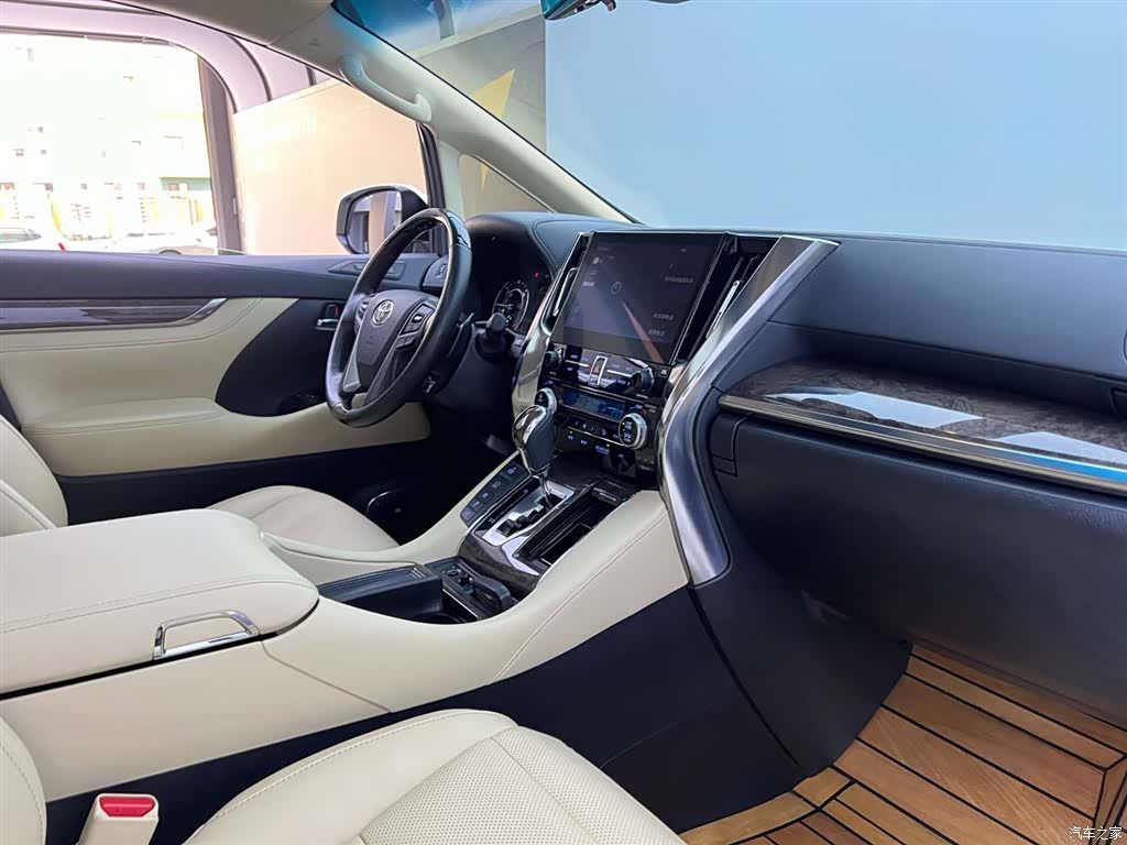 Toyota Alphard, 2022 17