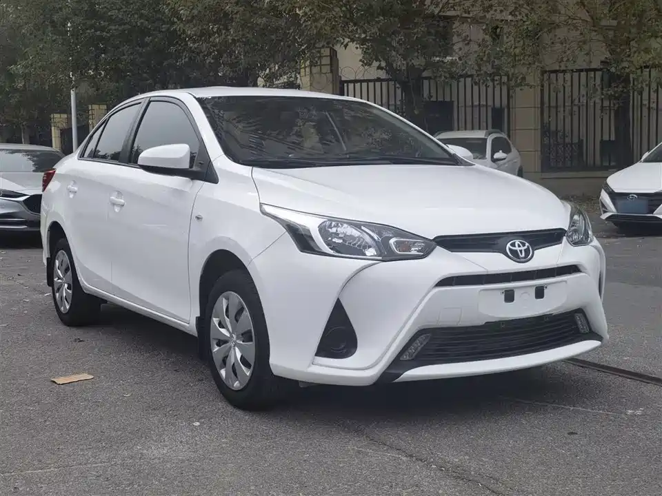 Toyota YARiS L to enjoy
