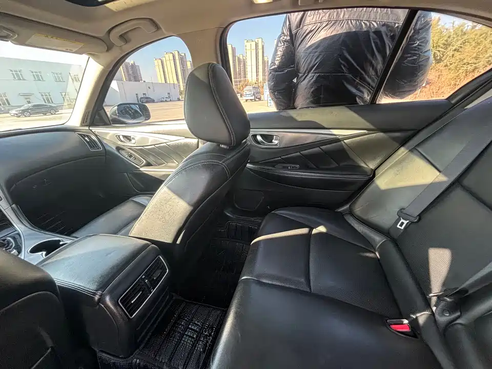 Infiniti Q50L