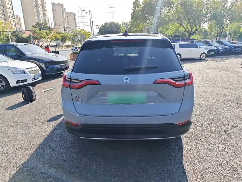 NIO ES8