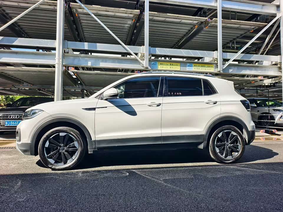 Volkswagen Exploring the shadow